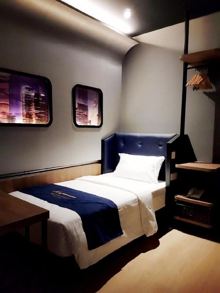 Manhattan Business Hotel Ttdi Kuala Lumpur Buitenkant foto