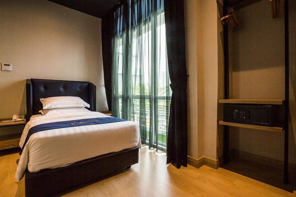 Manhattan Business Hotel Ttdi Kuala Lumpur Buitenkant foto