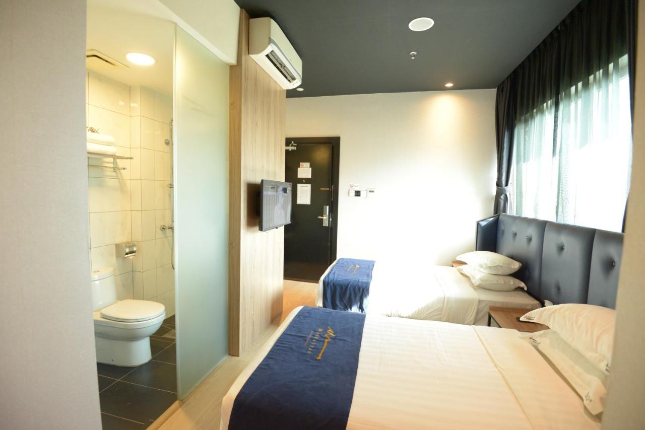 Manhattan Business Hotel Ttdi Kuala Lumpur Buitenkant foto